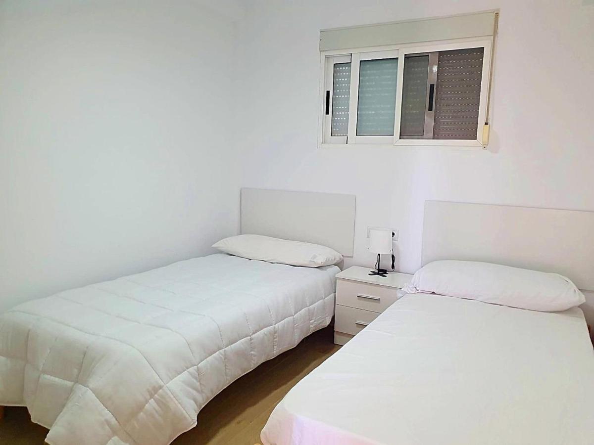 First Line Apartment With 3 Bedrooms And Seaviews Benidorm Luaran gambar